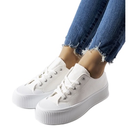 Valkoiset lenkkarit paksulla Fortunata-tasolla valkoinen