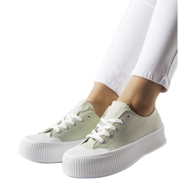 Vihreät lenkkarit paksulla Fortunata-tasolla