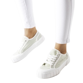 Valkoiset lenkkarit paksulla Egidio-alustalla valkoinen