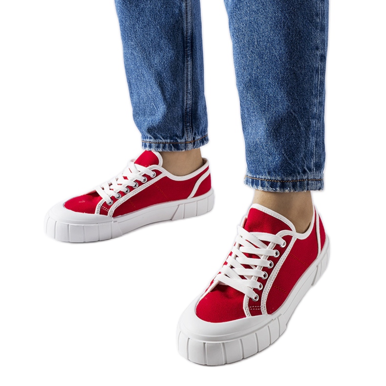 Punaiset lenkkarit paksulla Egidio-alustalla punainen