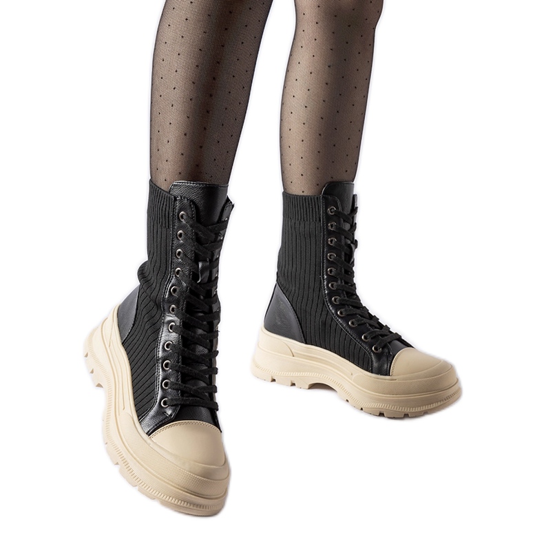 Mustat sukkakengät kevyellä Vitto-pohjalla