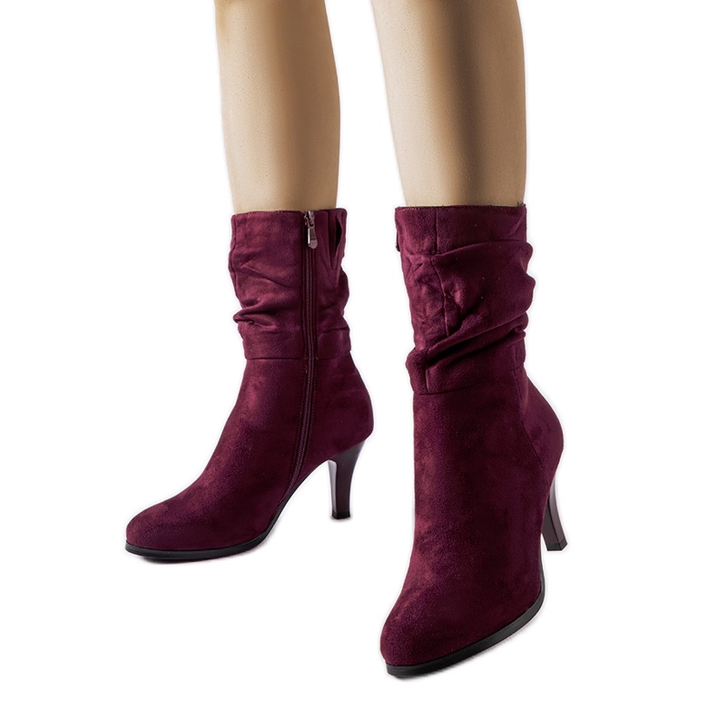 Bordeopunaiset eristetyt ekologiset mokkanahka saappaat Sant-korkokengillä punainen