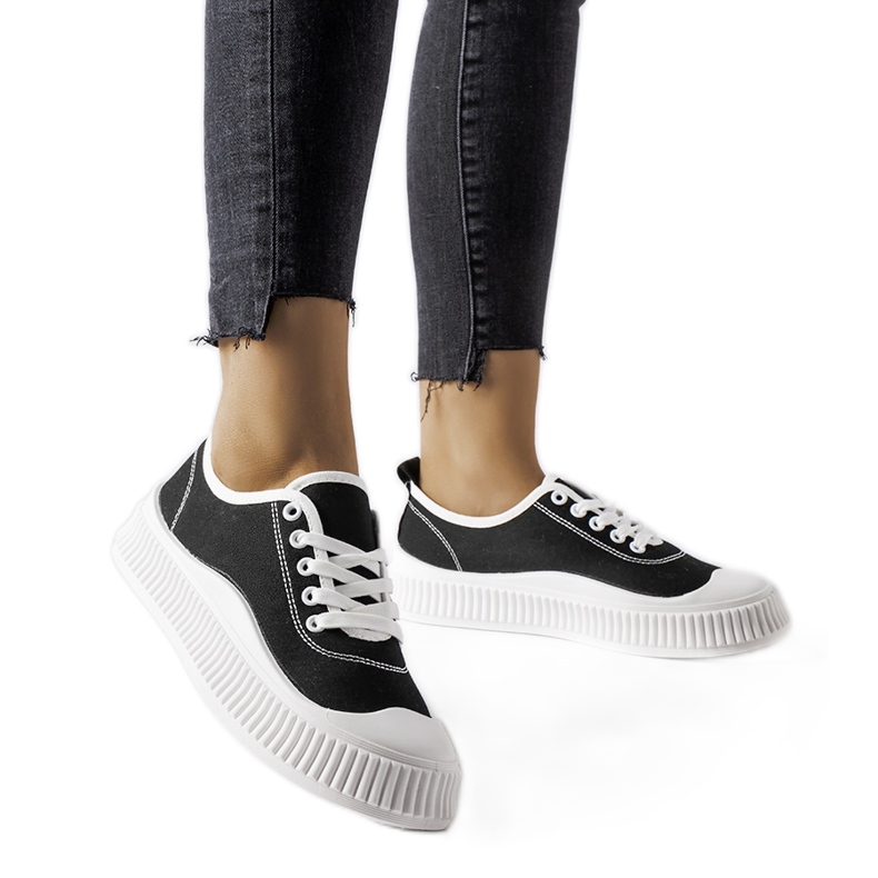 Mustat Collepepe alustan lenkkarit