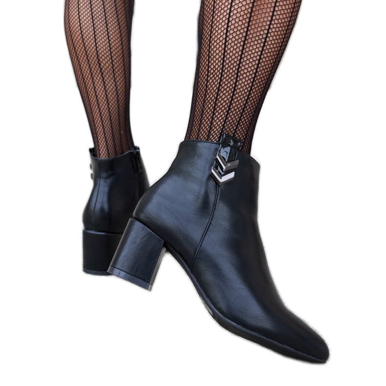 Aniceton mustat matalakorkoiset nilkkurit