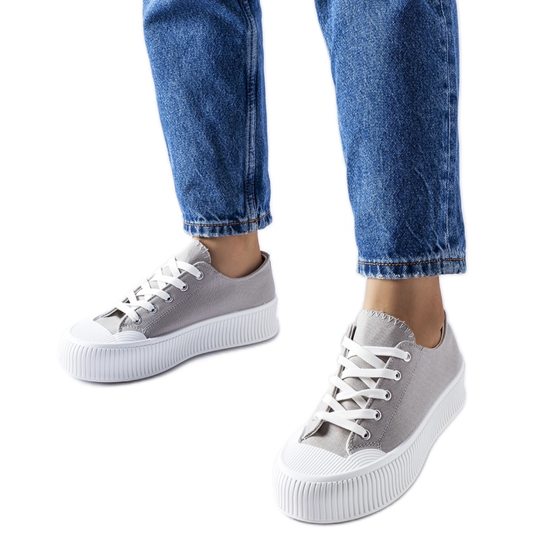 Harmaat lenkkarit paksulla Fortunata-tasolla