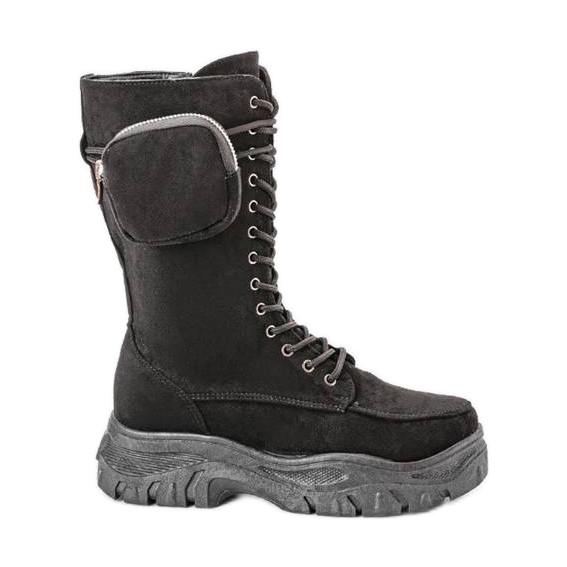 Mustat työläishousut, joissa Vera-tasku