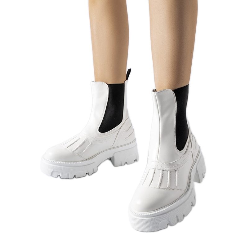 Valkoisia massiivisia eristettyjä Carruba-työläisiä valkoinen