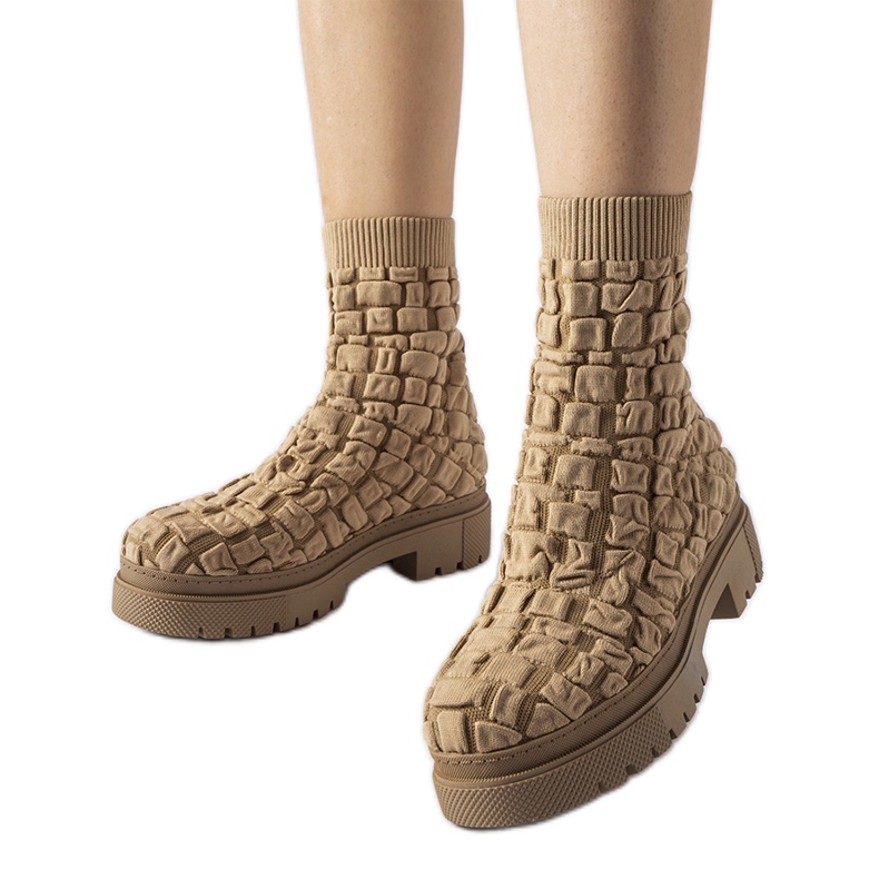 Arlingtonin ruskeat nilkkurit, joissa sukkapäällinen