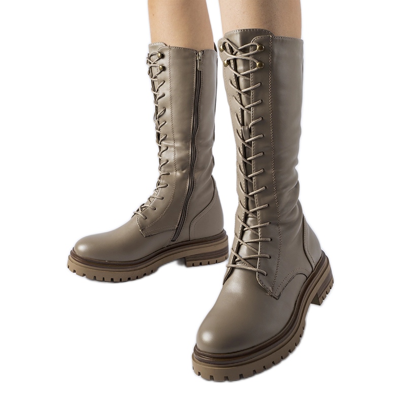 Ruskeat korkeanauhaiset Montepiano-työläiset