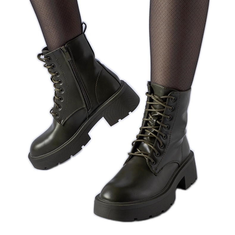 Cirillon vihreät eristetyt nilkkurit paksulla pohjalla