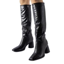 Mustat saappaat, joissa on Council kohokuviointi