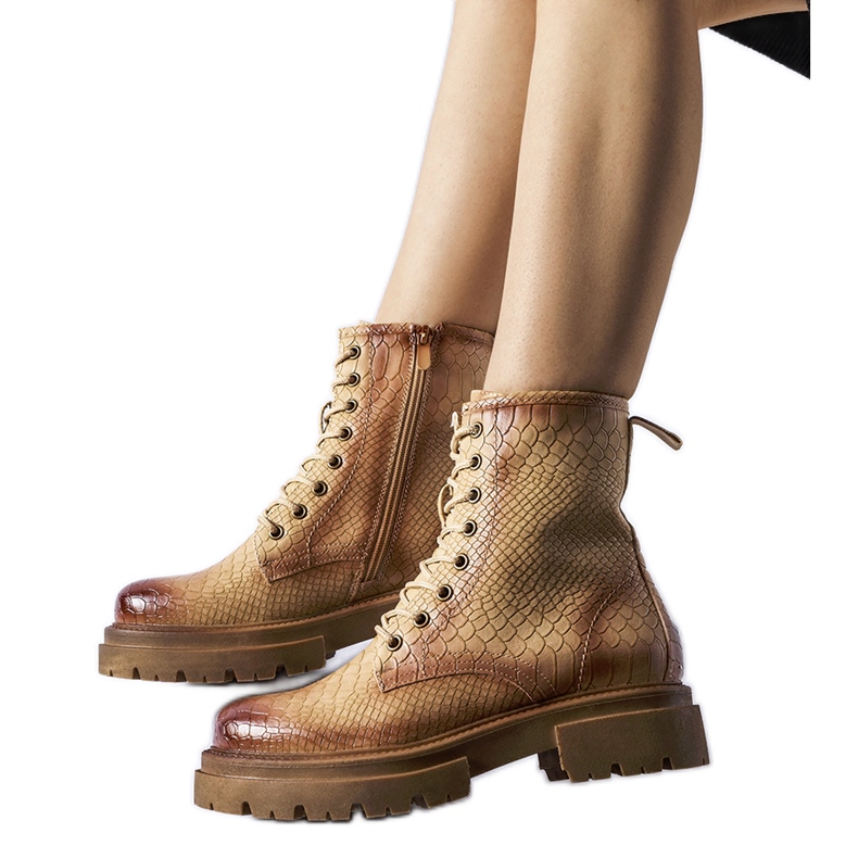 Suvianan tummanbeiget eläinkuvioiset saappaat