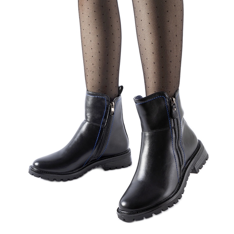 Mustat nilkkurit koristeellisella sinisellä Nereo-langalla