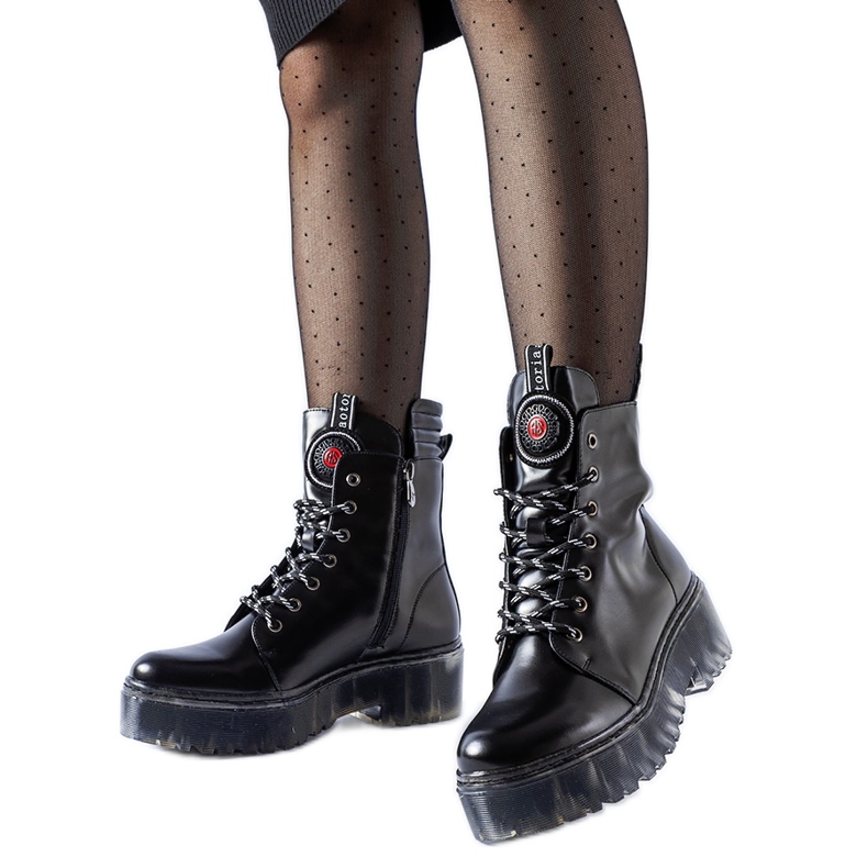 Mustat eristetyt klassiset Aldino-nilkkurit