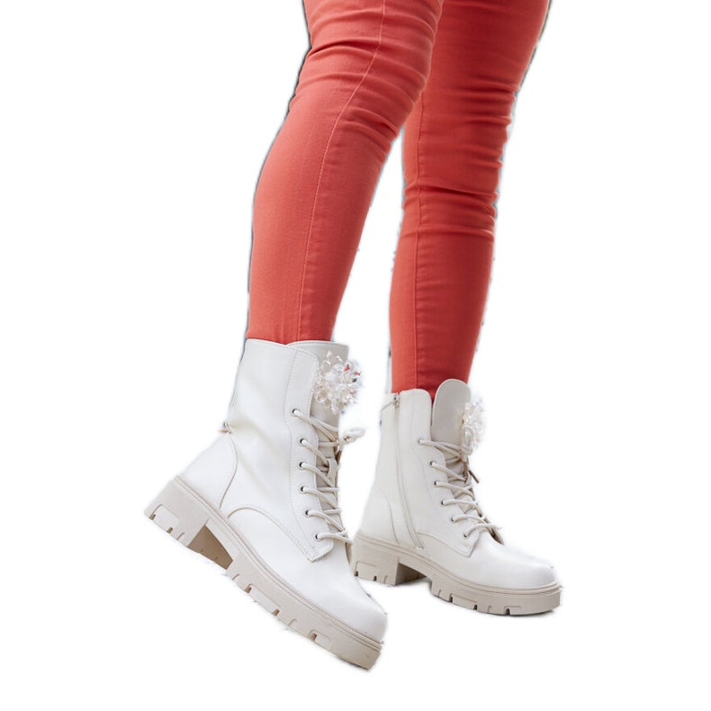 Beiget nilkkurit koristehelmillä Accadia