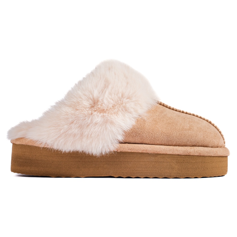 Pehmeät, beigenväriset pehmolelut Shelovet-tasolla