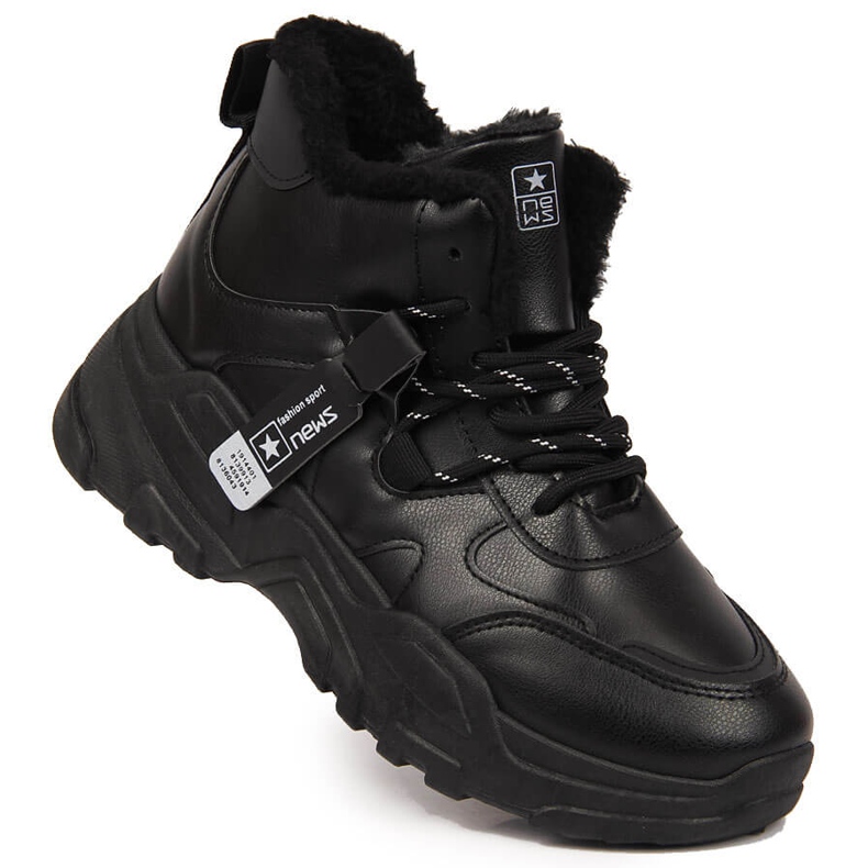 News Naisten eristetyt tennarit, lumisaappaat, mustat