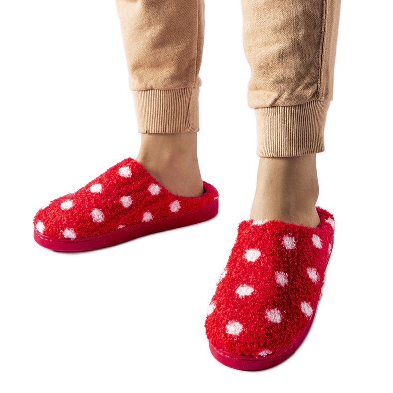 Lainon punaiset lämpimät tossut valkoisilla pilkuilla punainen