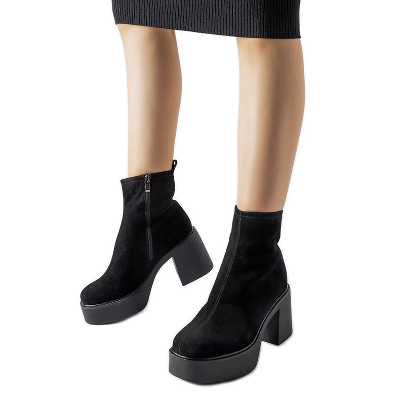 Mustat massiiviset eko-mokkanahkanilkkurit