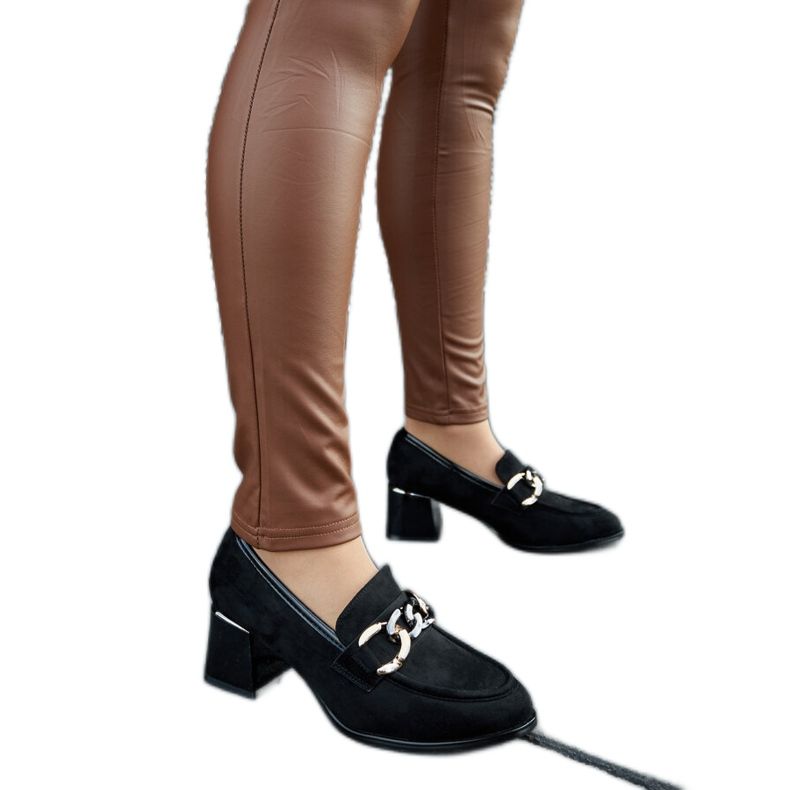 Mustat pumput ekologisella mokkanahalla