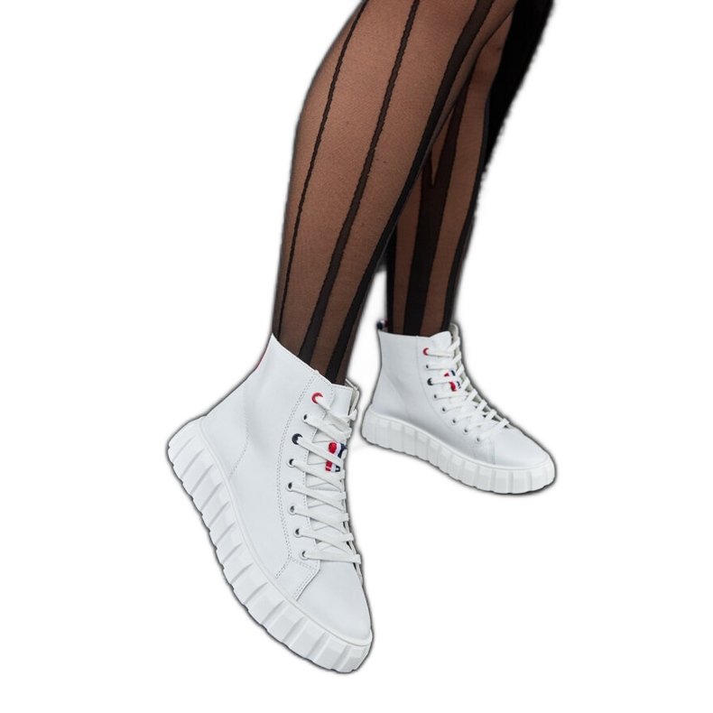 Inna Carassai pitkät valkoiset nahkalenkkarit valkoinen