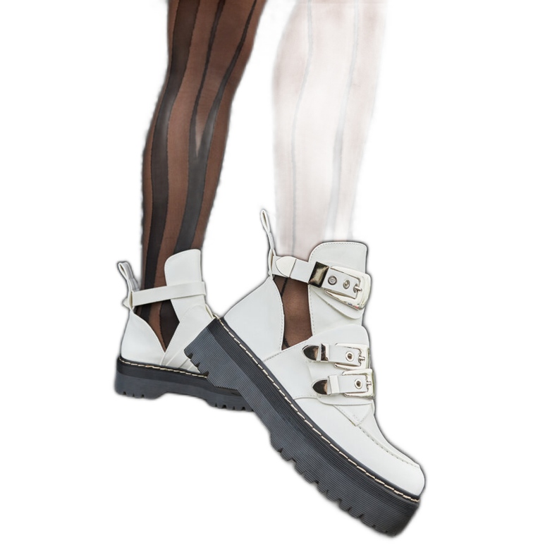 Valkoiset nilkkurit Lograto-alustalla valkoinen