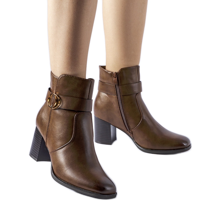 Ruskeat eristetyt Muscoline-nilkkurit