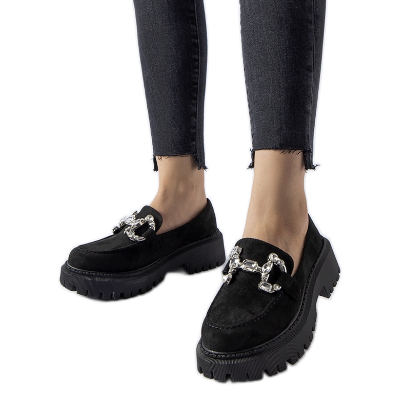 Mustat Crescenzo-loaferit strassilla