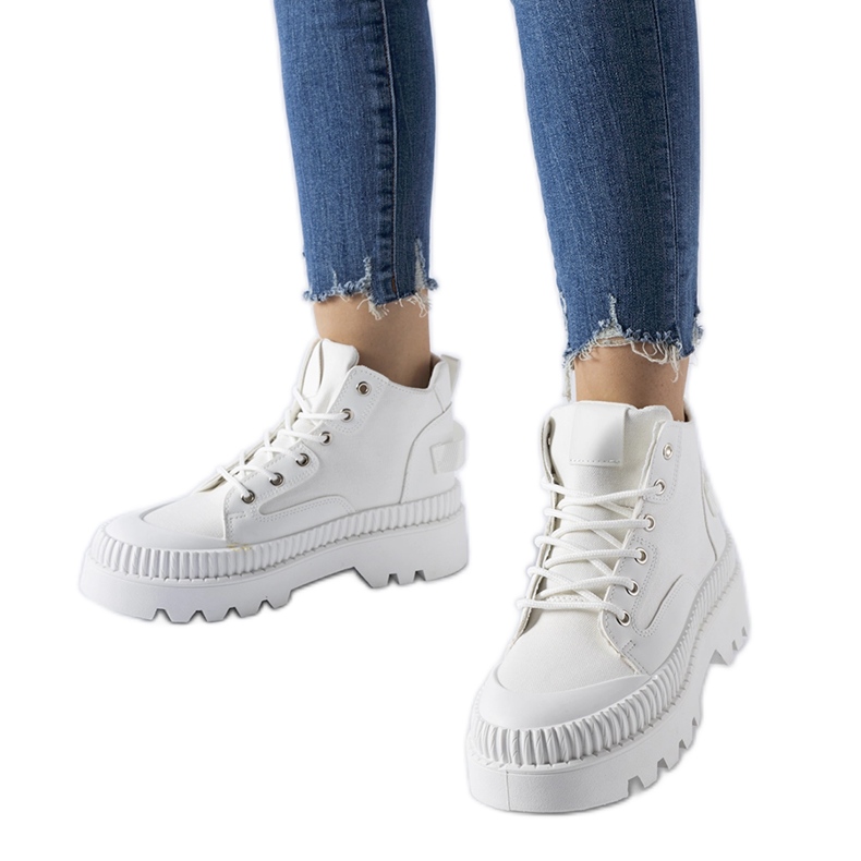 Inna Valkoiset lenkkarit korkealla Grottalla valkoinen