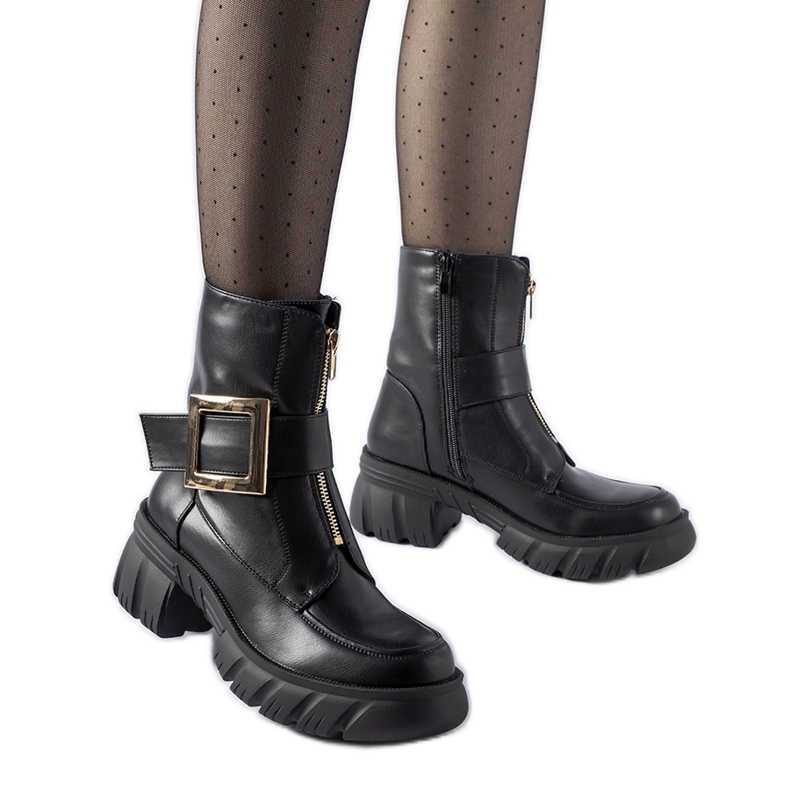 Mustat massiiviset nilkkurit, joissa Morgan-solki