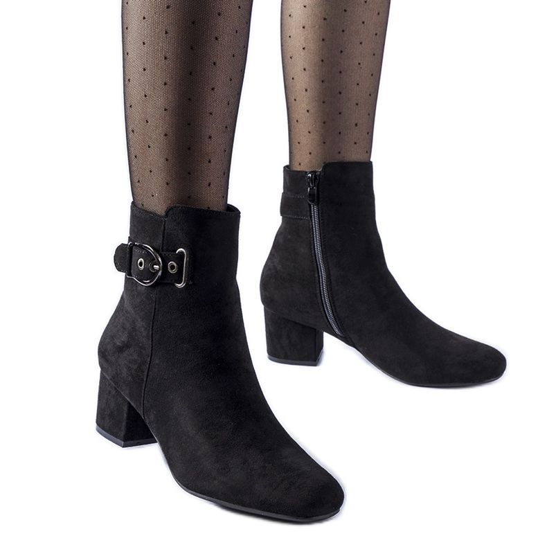 Mustat matalakorkoiset nilkkurit, jotka on valmistettu Nemahan ekologisesta mokkasta