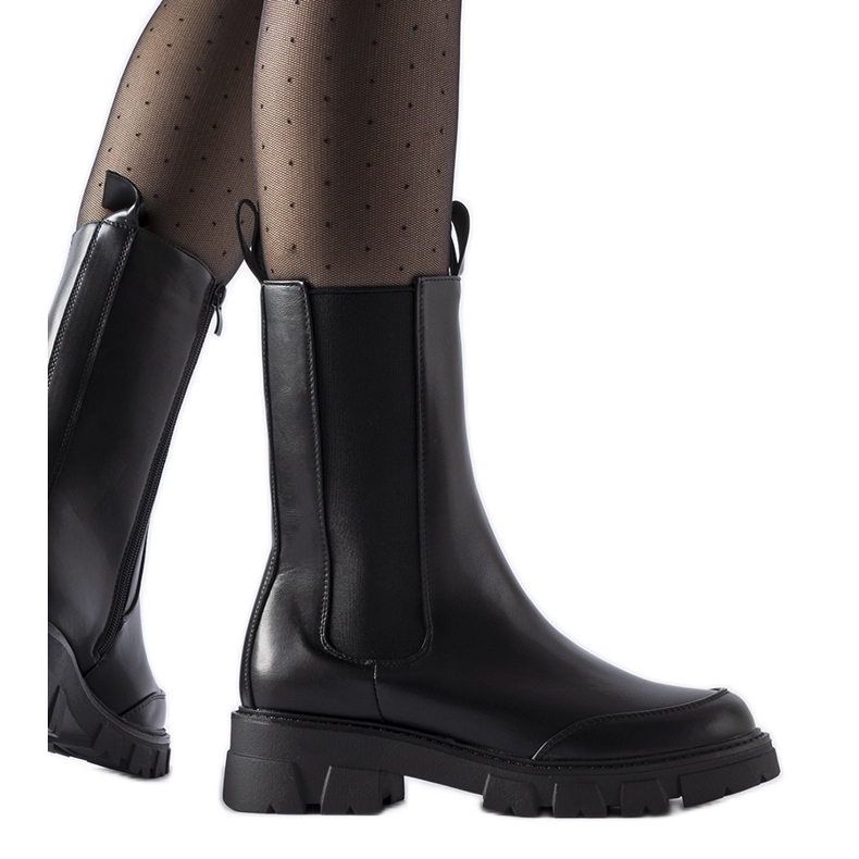 Mustat massiiviset eristetyt Morbello-saappaat