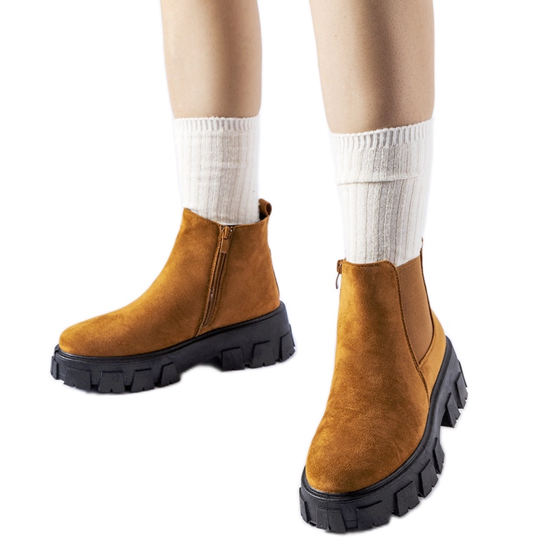 Ruskeat matalat kengät massiivisella Willo-pohjalla