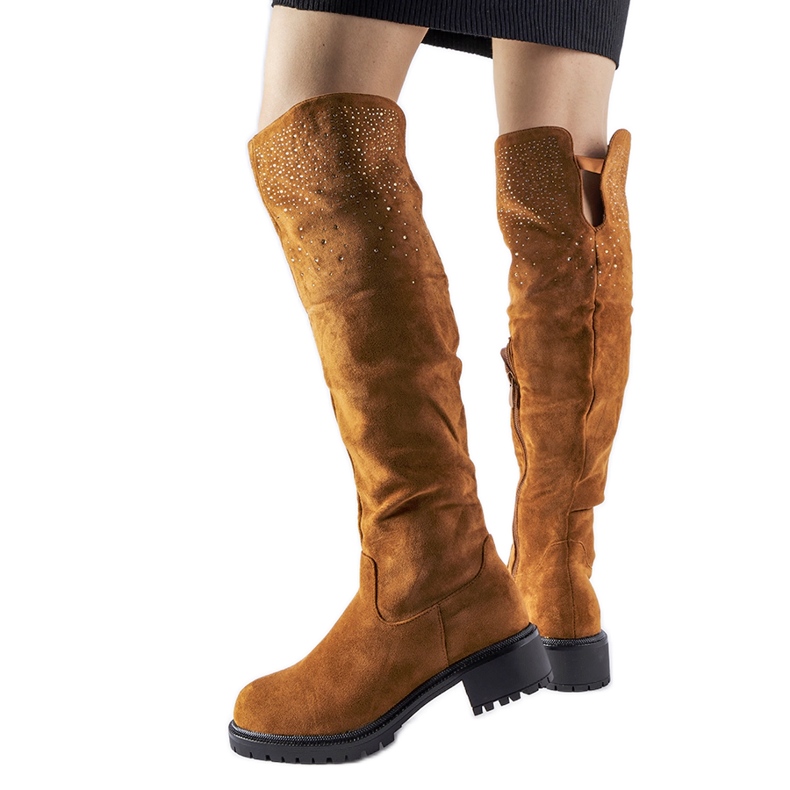 Colleenin ruskeat pitkät saappaat strassilla