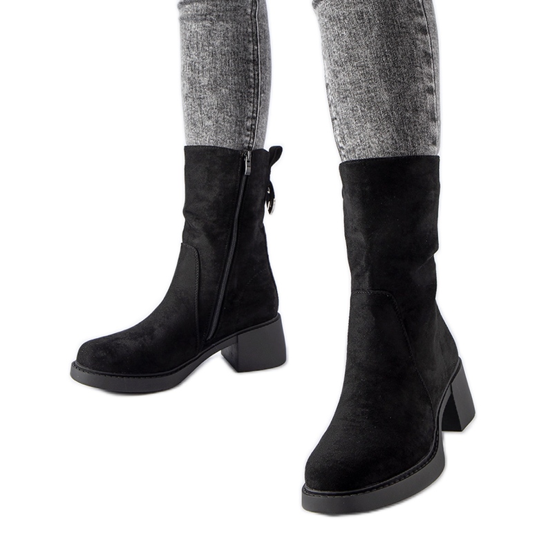 Mustat nilkkurit ekologisesta mokkanahkasta Agordino