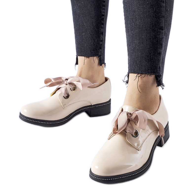 Beiget kengät Poveglianon strassit