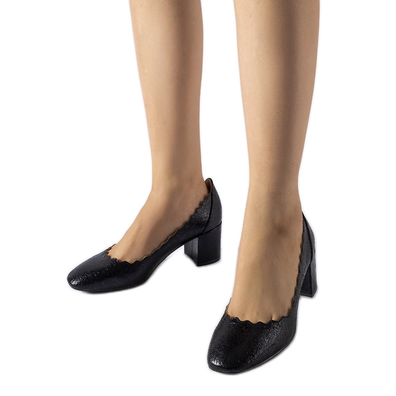 Mustat Remanzaccon korkokengät