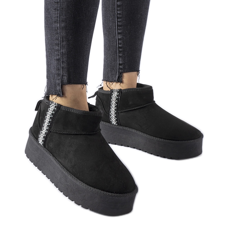 Mustat Dennison alustan lumisaappaat