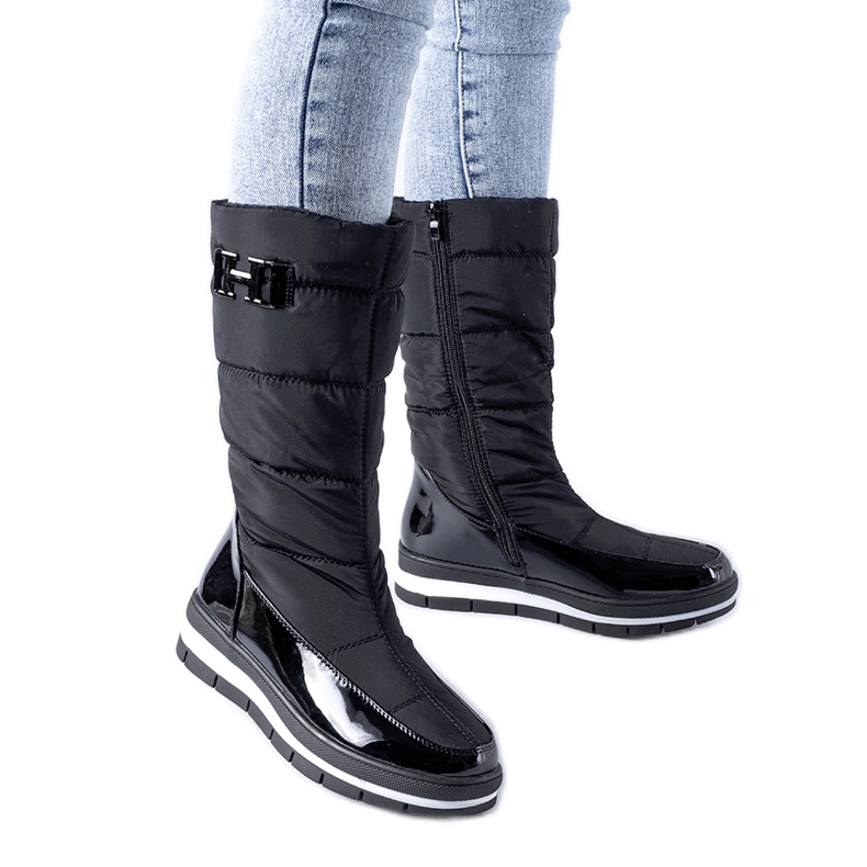 Mustat eristetyt korkealumisaappaat Settimolta