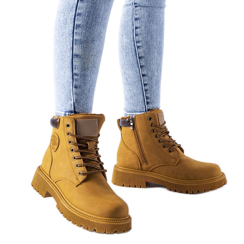 Klassiset ruskeat eristettyjä Tricase-työläiset