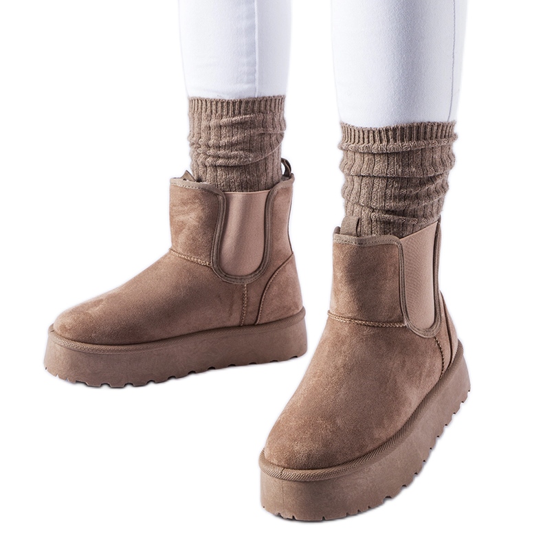 Bertinon ruskeat lumisaappaat, joissa kuminauhat sivuilla