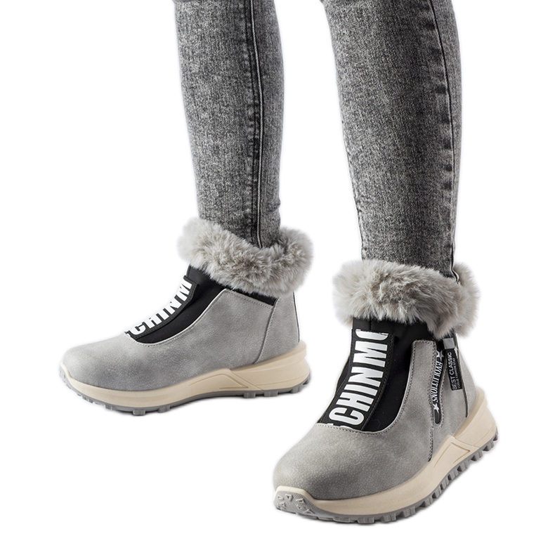 Harmaat eristetyt Oneglia korkeat tennarit