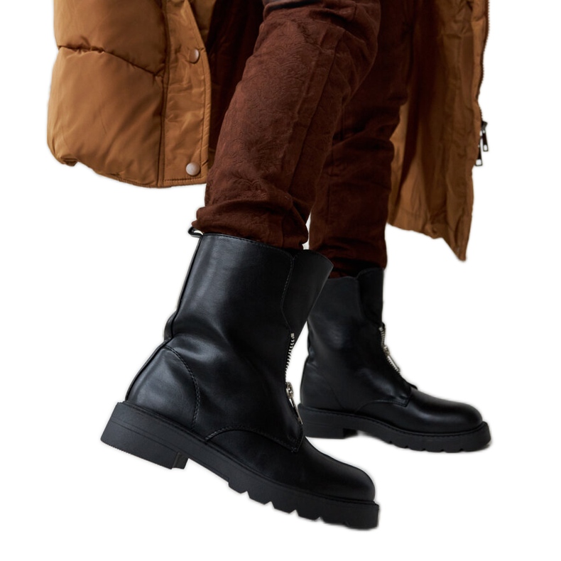 Mustat eristetyt nilkkurit Oakdale-vetoketjulla