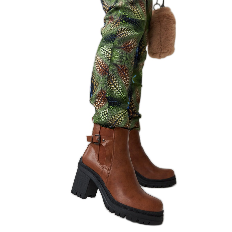 Favalen ruskeat matalakorkoiset nilkkurit, joissa vyölenkki