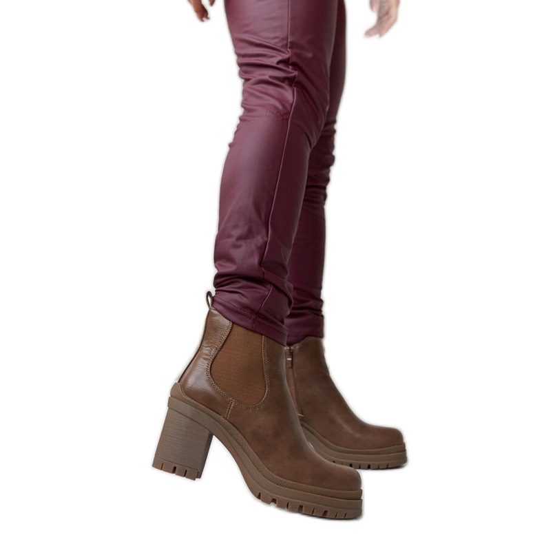 Laymanin tummanruskeat matalakorkoiset nilkkurit