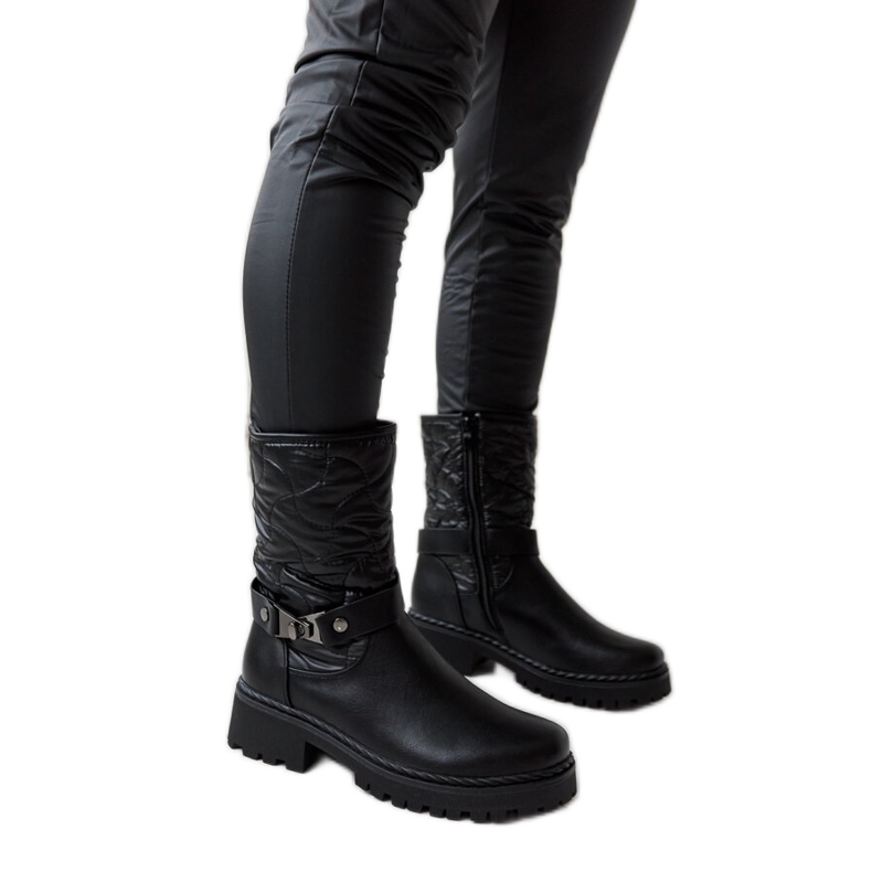 Mustat eristetyt nilkkurit koristeellisella Lido-hihnalla