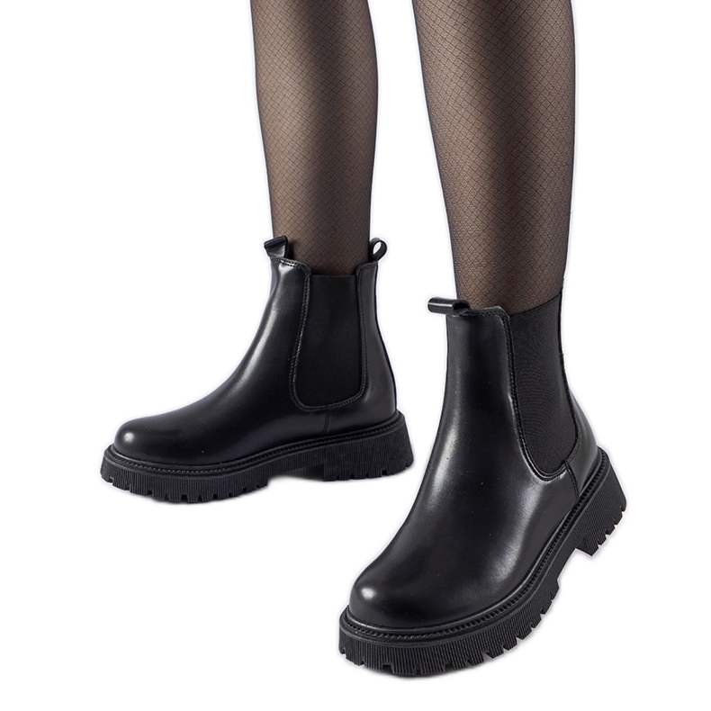 Mustat eristetyt klassiset Edgar-nilkkurit