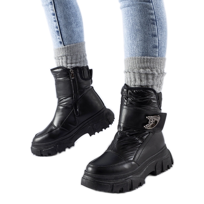 Mustat eristetyt Mejia lumisaappaat