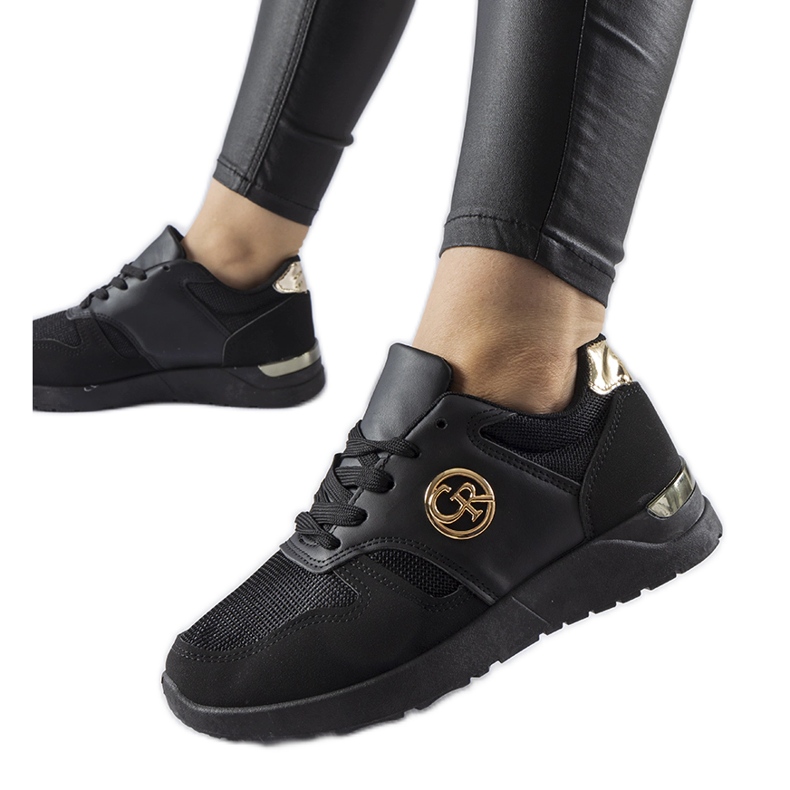 Mustat Almenno urheilulenkkarit