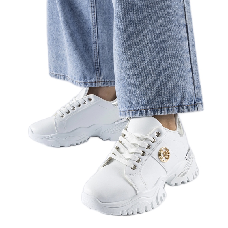 Valkoiset lenkkarit massiivisella Arpaia-pohjalla valkoinen